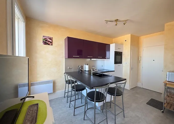 4 Pers Sur Remblai Face - Fr-1-197-634 *